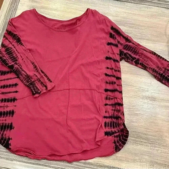 Free People/We the Free scoop neck top with tie dyed areas on sides & sleeves - Picture 3 of 7